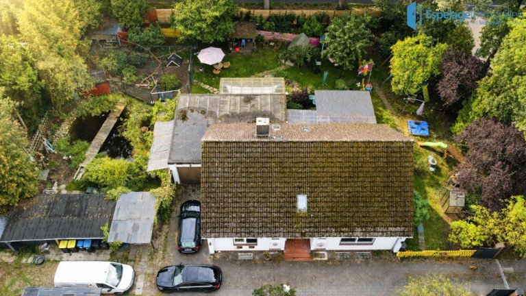 Hauptbild: Gartenparadies: Einfamilienhaus mit zwei Wohneinheiten und Platz